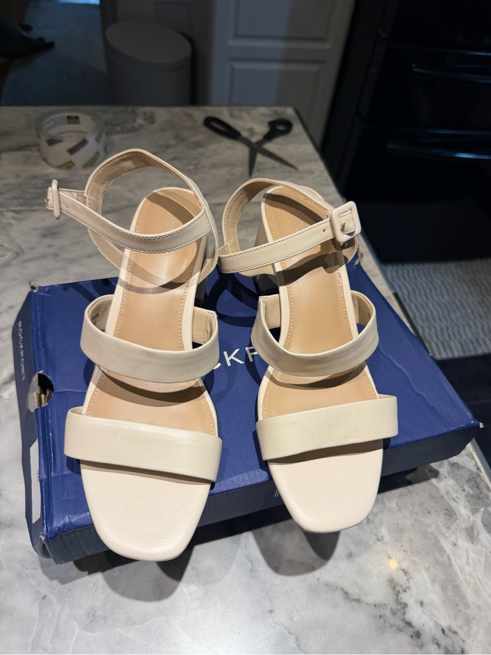 Rockport Cream Strappy Block Heel Sandals 9.5 m